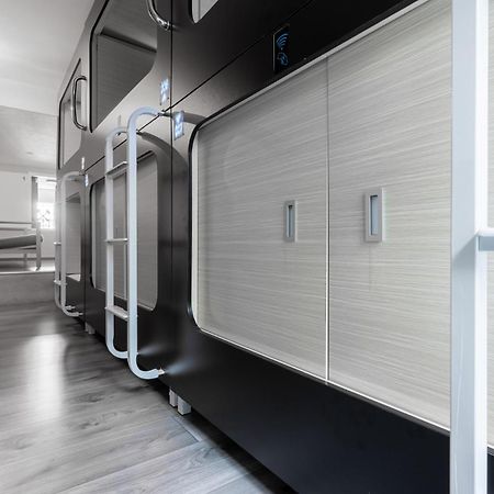 Mue Cubes - Capsule Hotel Basel Exteriör bild