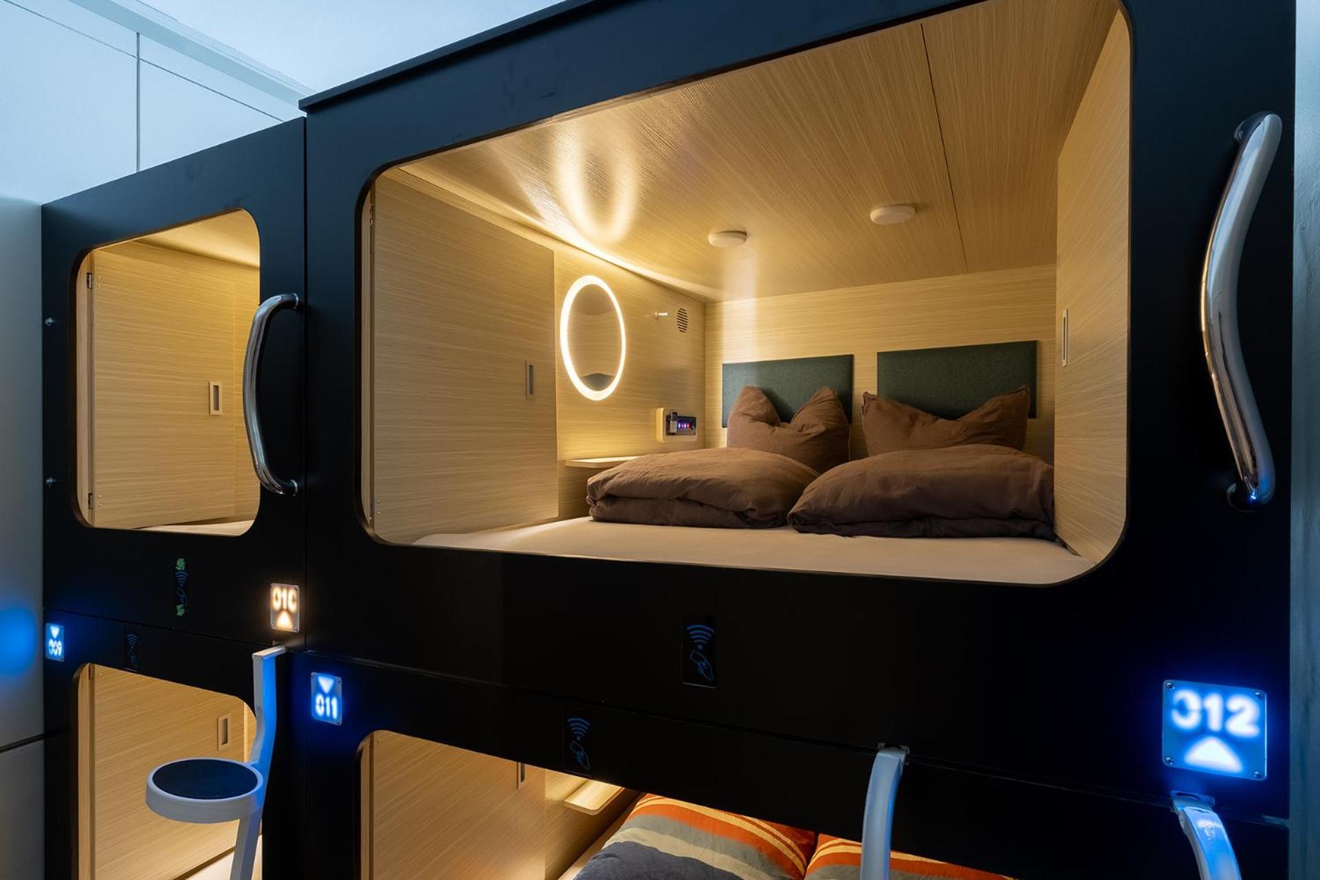 Mue Cubes - Capsule Hotel Basel Exteriör bild