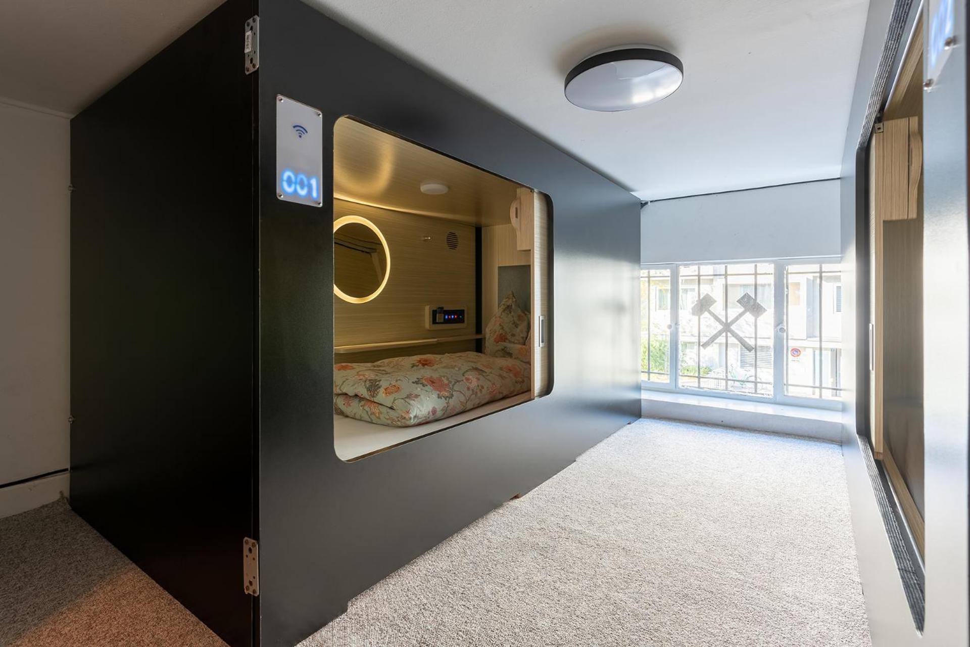 Mue Cubes - Capsule Hotel Basel Exteriör bild
