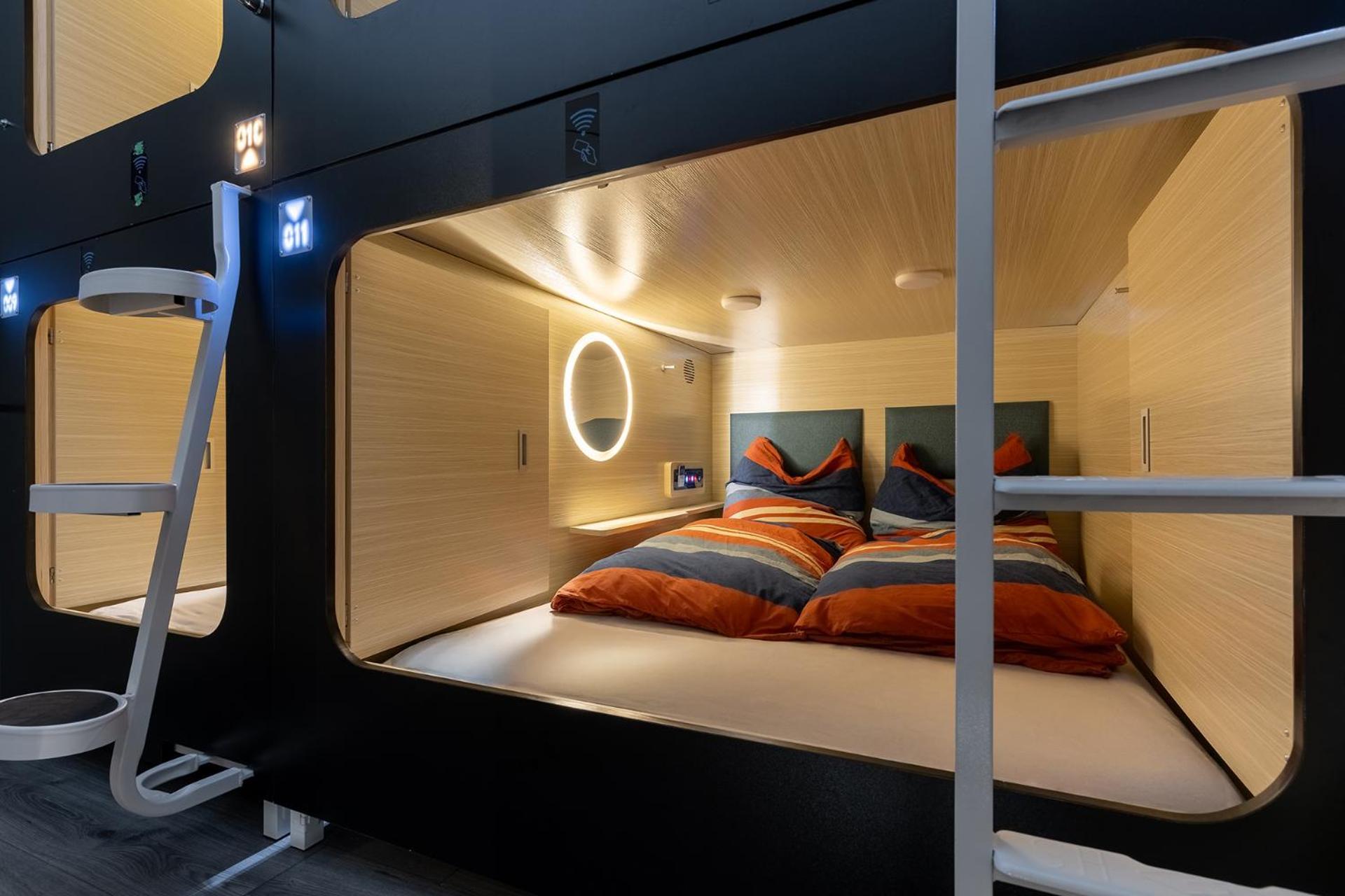 Mue Cubes - Capsule Hotel Basel Exteriör bild