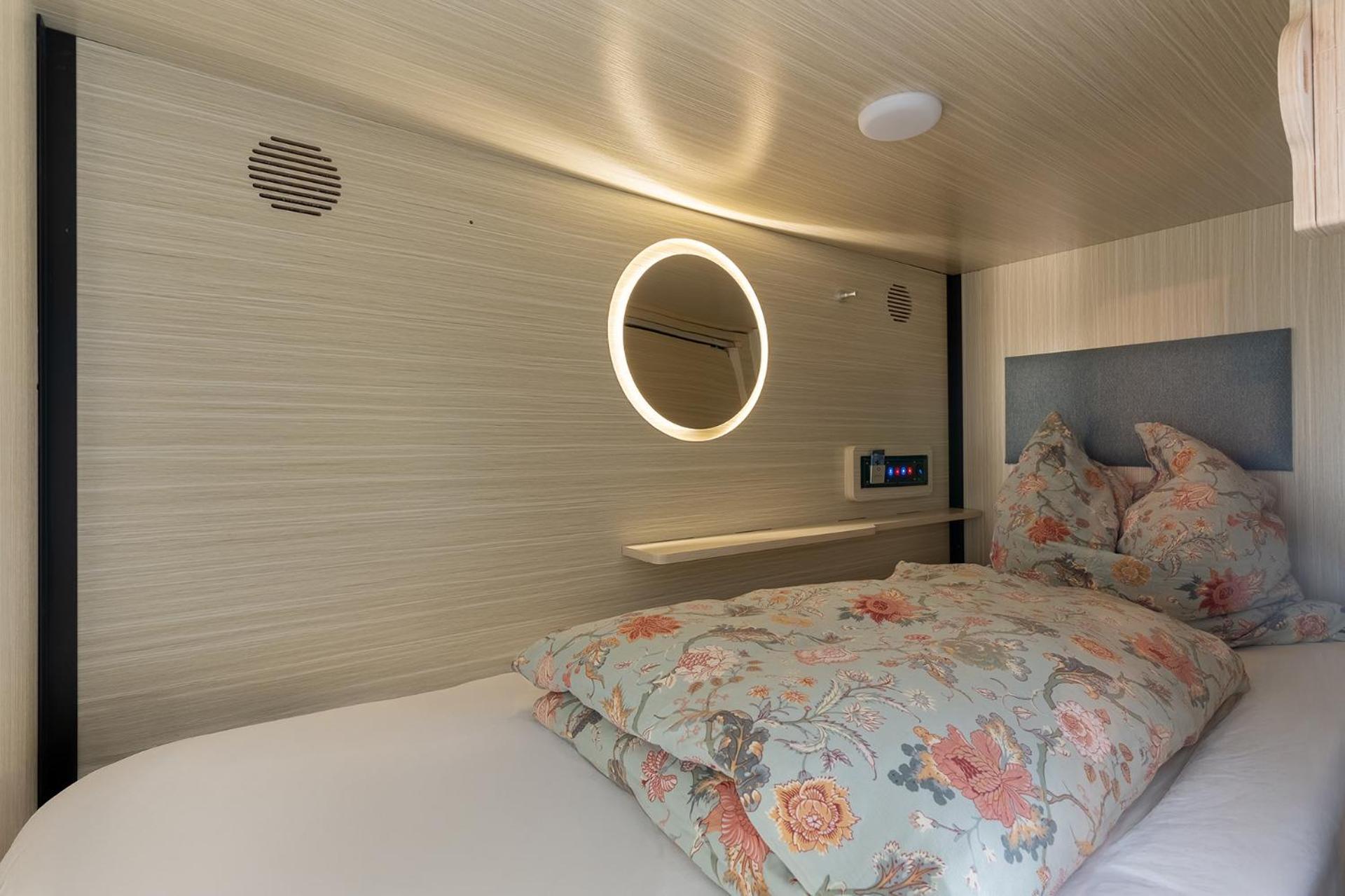 Mue Cubes - Capsule Hotel Basel Exteriör bild