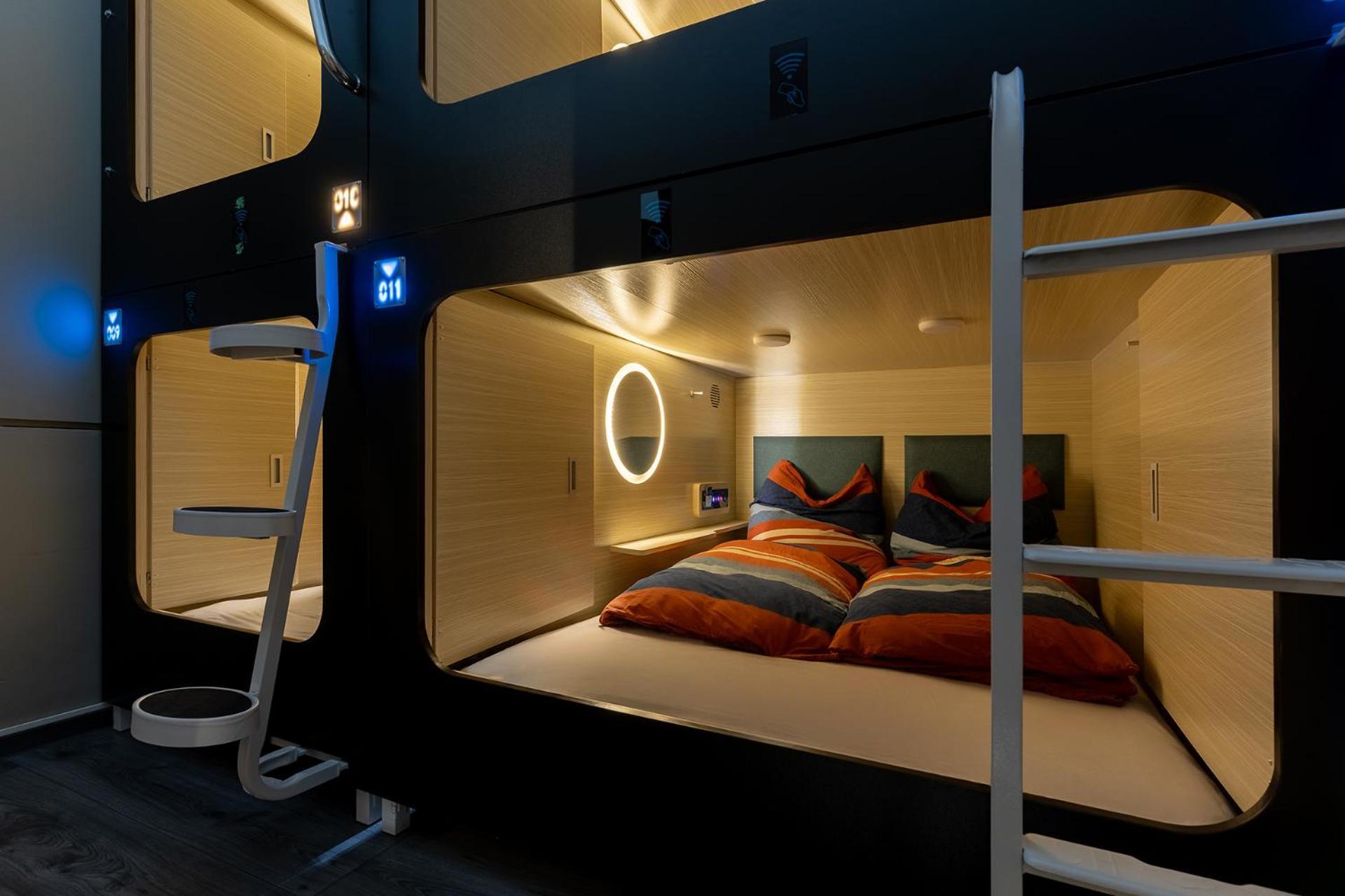 Mue Cubes - Capsule Hotel Basel Exteriör bild