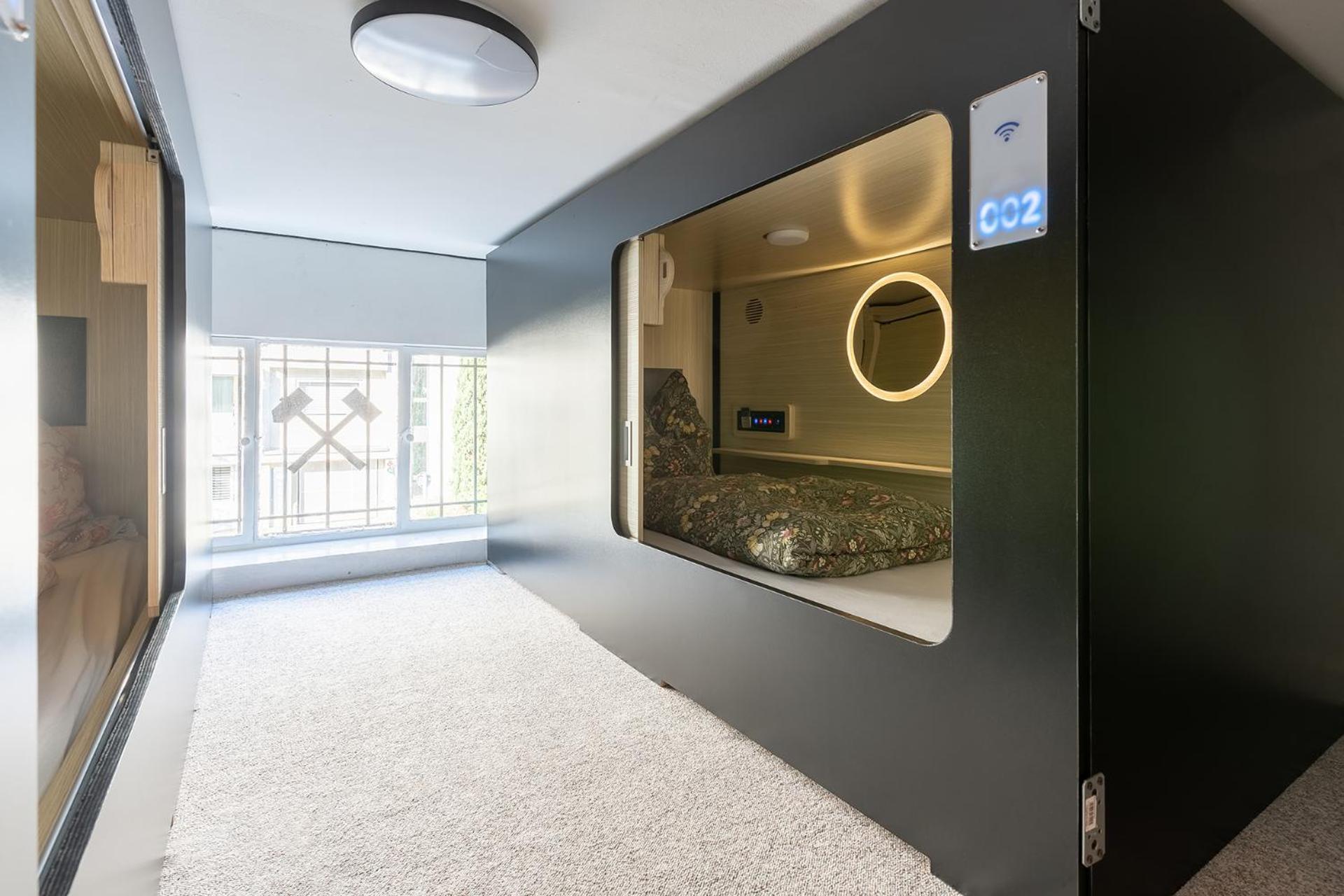 Mue Cubes - Capsule Hotel Basel Exteriör bild